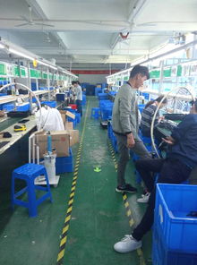 深圳某电子厂流水线上的他们,每天都是这样上班的,你体验过吗